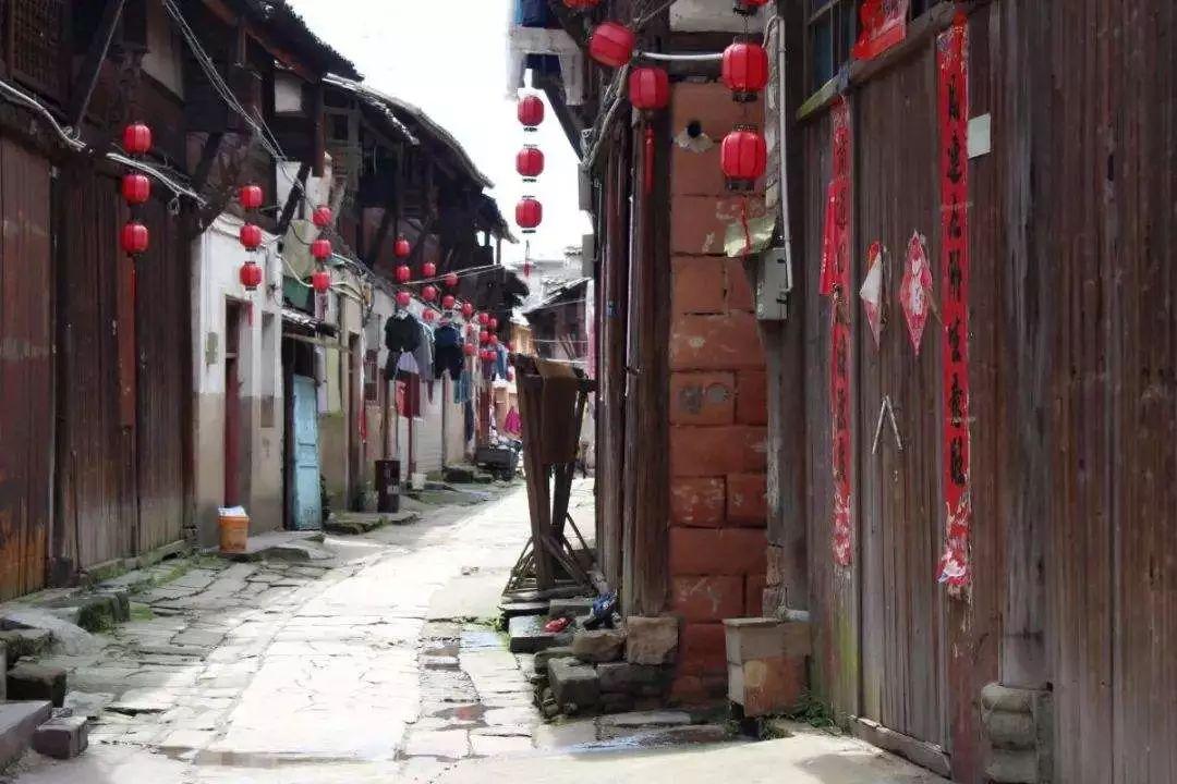 右边的房子比我家的高怎么化解，不用被人看出以免发生矛盾体游戏画面